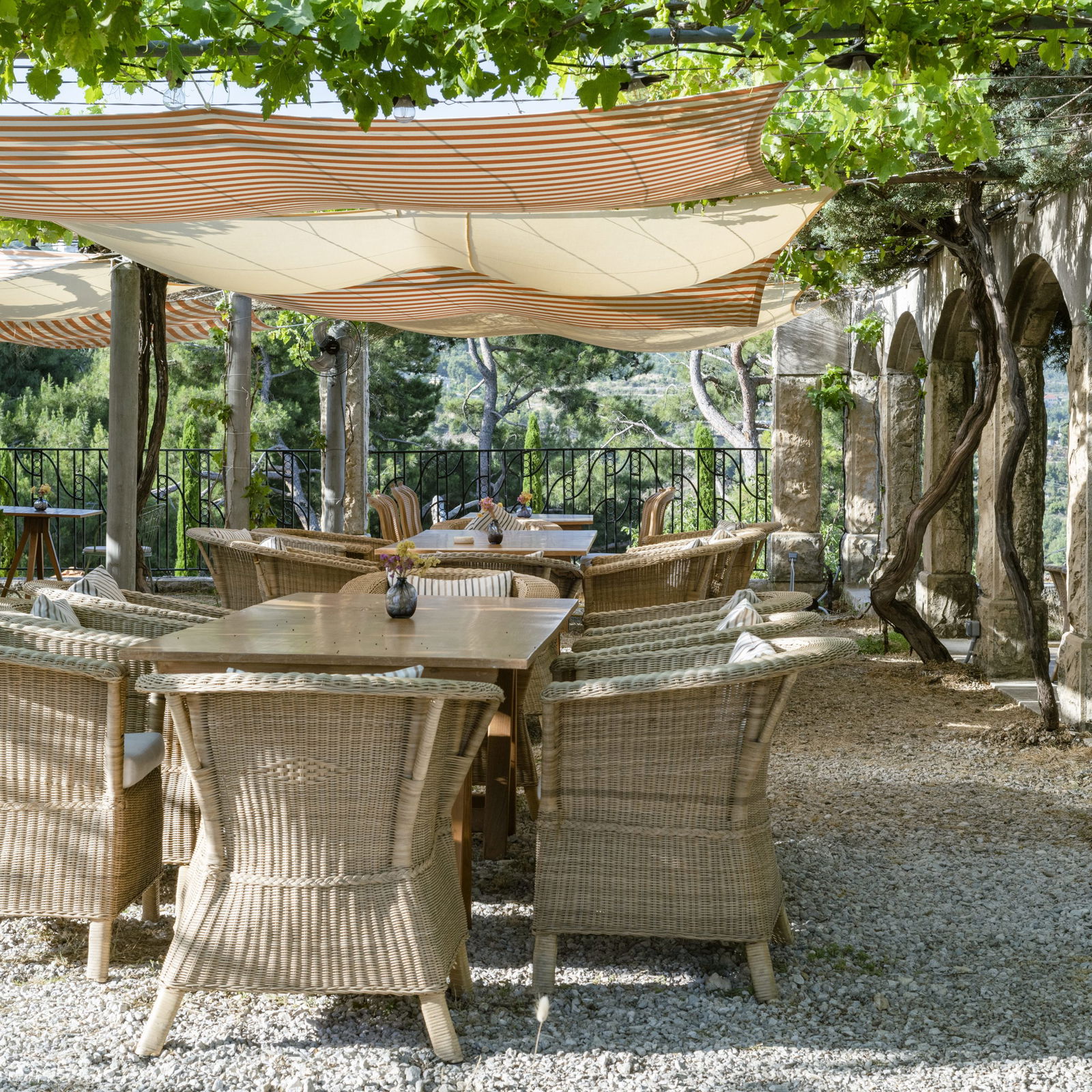 Le Duplex Room in an Authentic Guesthouse – Mechmech, Jbeil