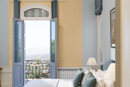 La 94 Room in an Authentic Guesthouse – Mechmech, Jbeil