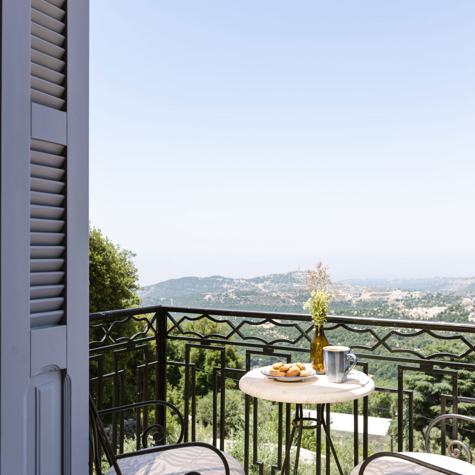 La 94 Room in an Authentic Guesthouse – Mechmech, Jbeil