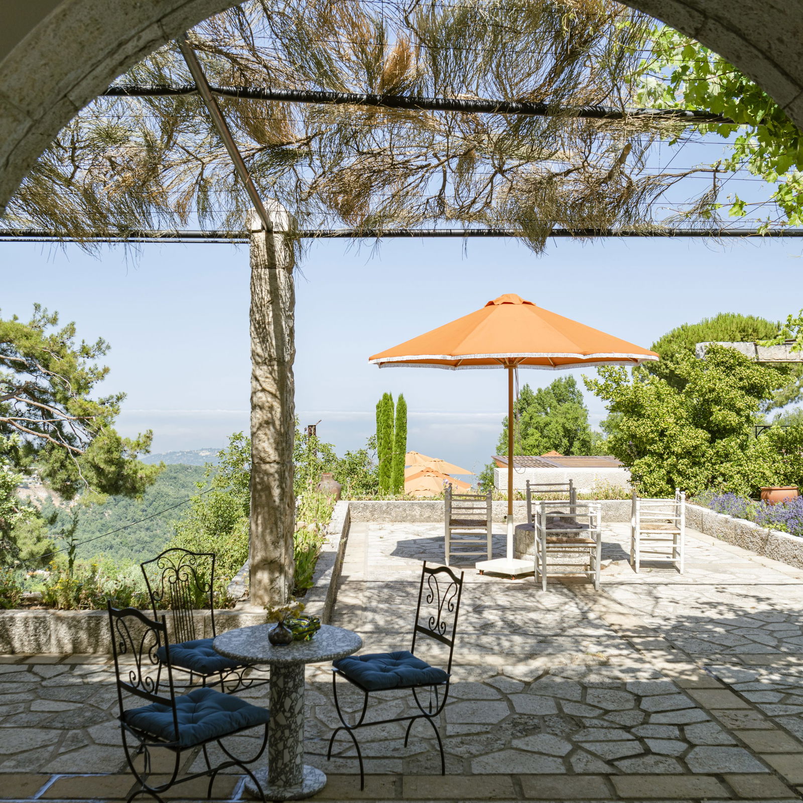 Boheme Room in an Authentic Guesthouse – Mechmech, Jbeil
