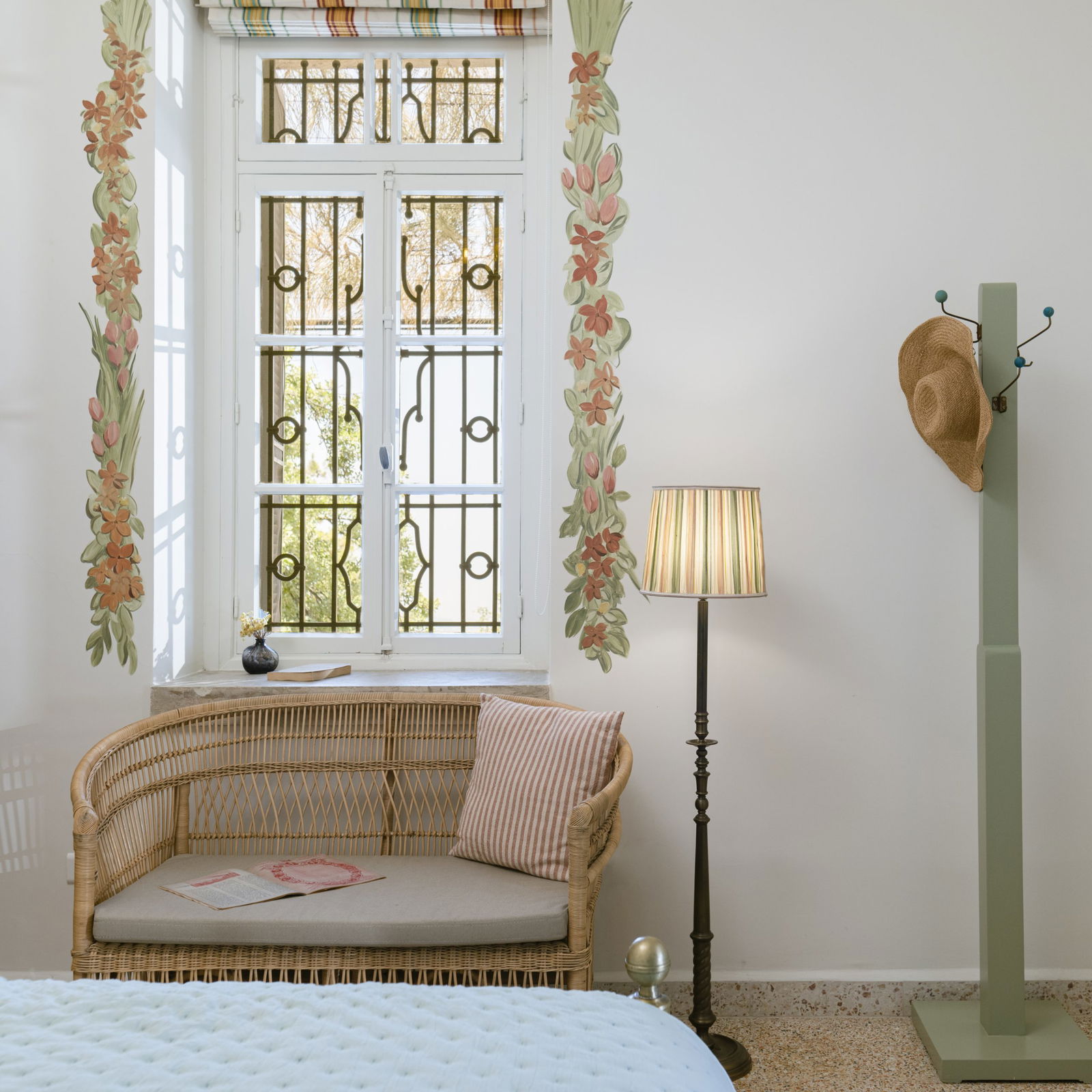 Boheme Room in an Authentic Guesthouse – Mechmech, Jbeil