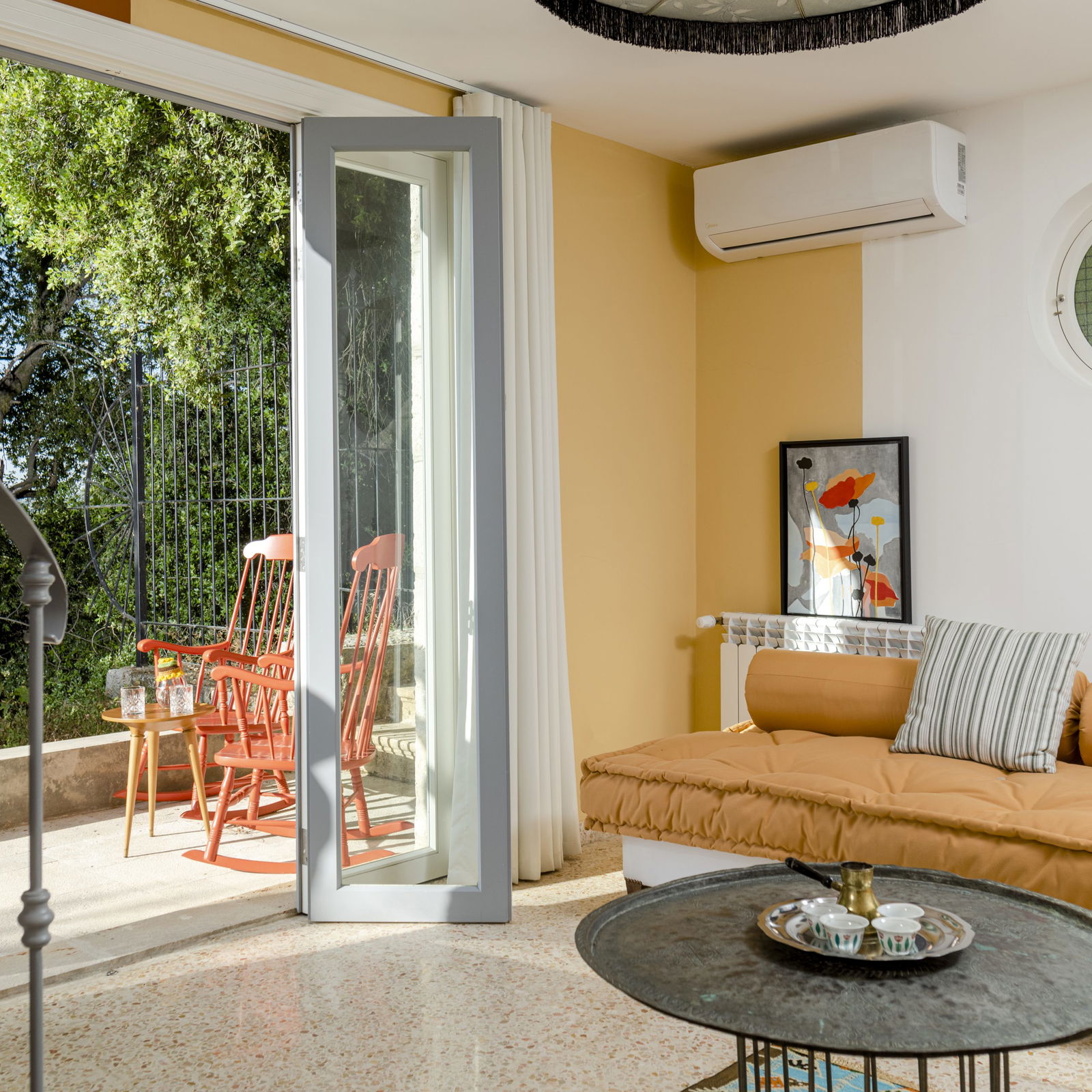 Le Duplex Room in an Authentic Guesthouse – Mechmech, Jbeil