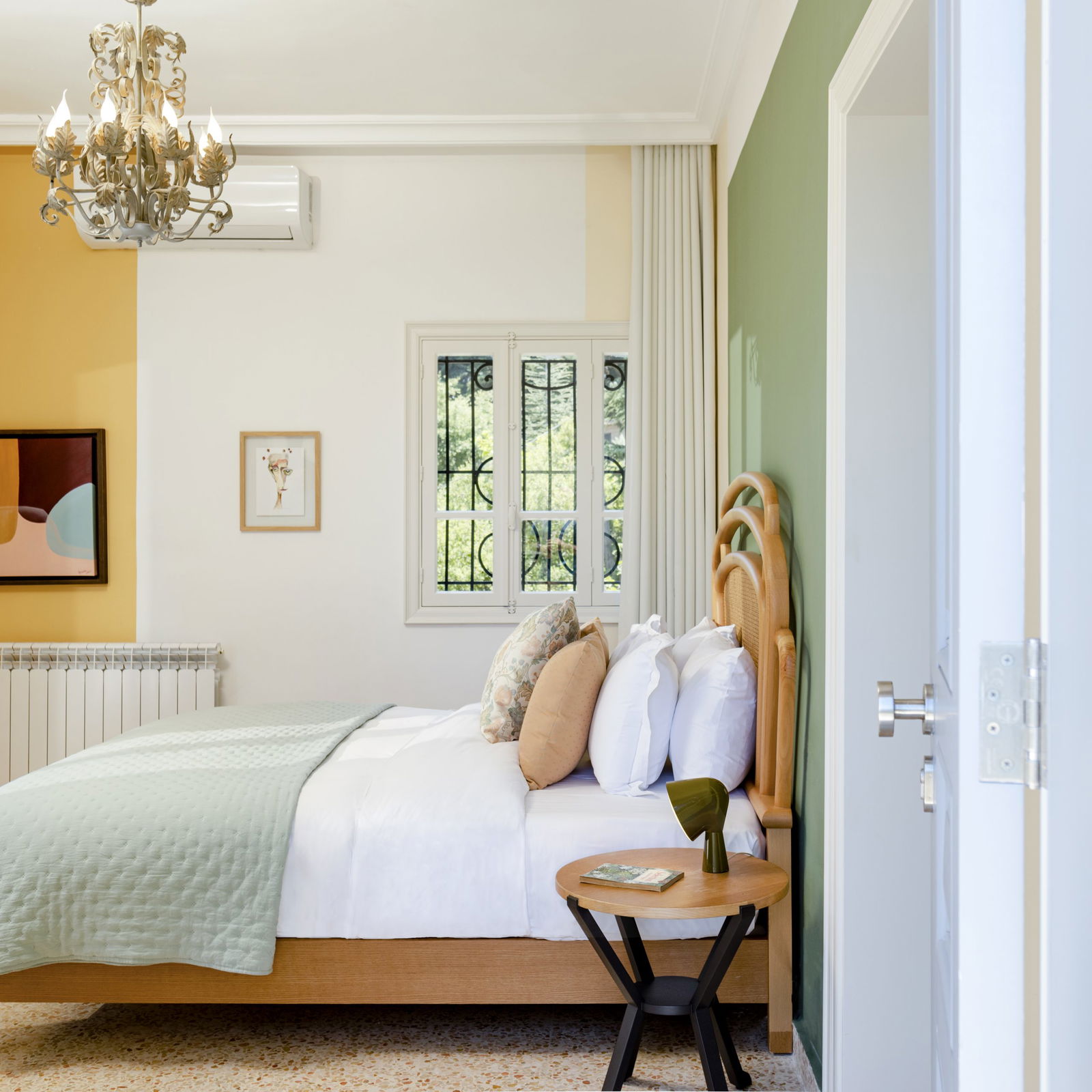Le Pavillon Room in an Authentic Guesthouse – Mechmech, Jbeil