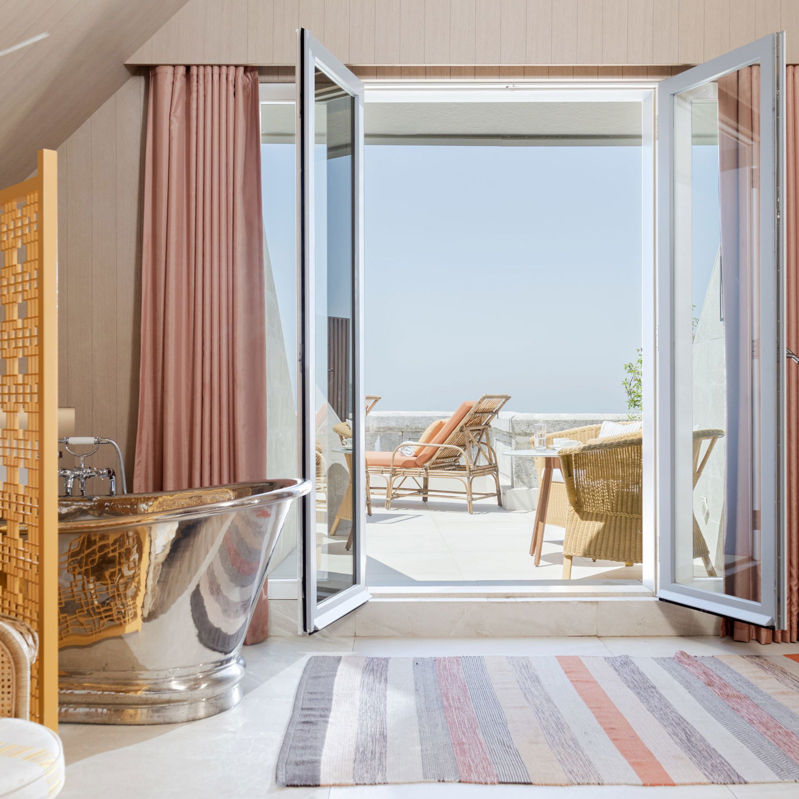 Les Toit de Mechmech 2 Room in an Authentic Guesthouse – Mechmech, Jbeil