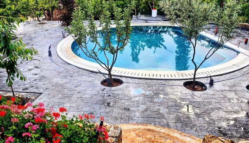 Chalet with Shared Pool – Ehden