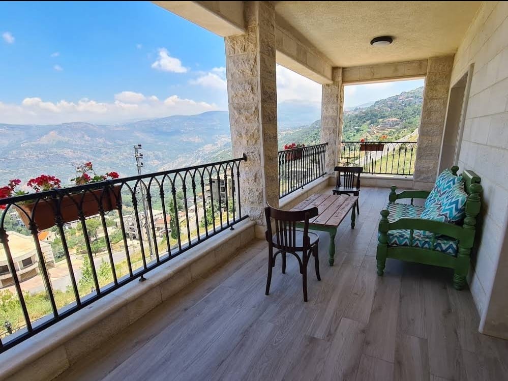 Triplex Guesthouse (2 till 8 people) – Ras el Haref, Bhamdoun