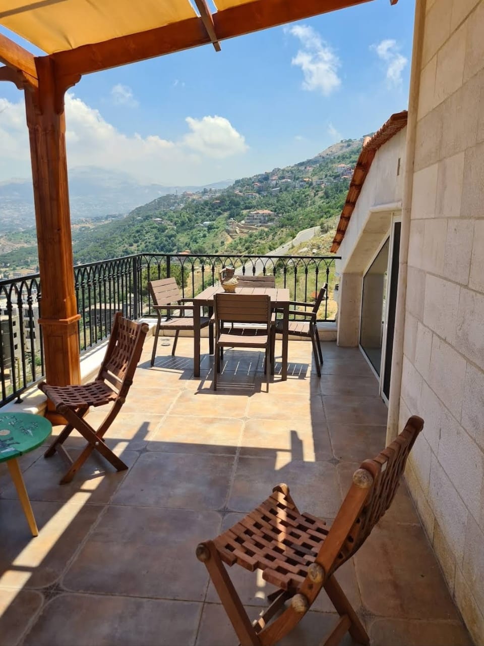Triplex Guesthouse (2 till 8 people) – Ras el Haref, Bhamdoun