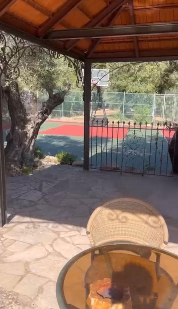 Floor One in a Guesthouse – Baakline, Chouf