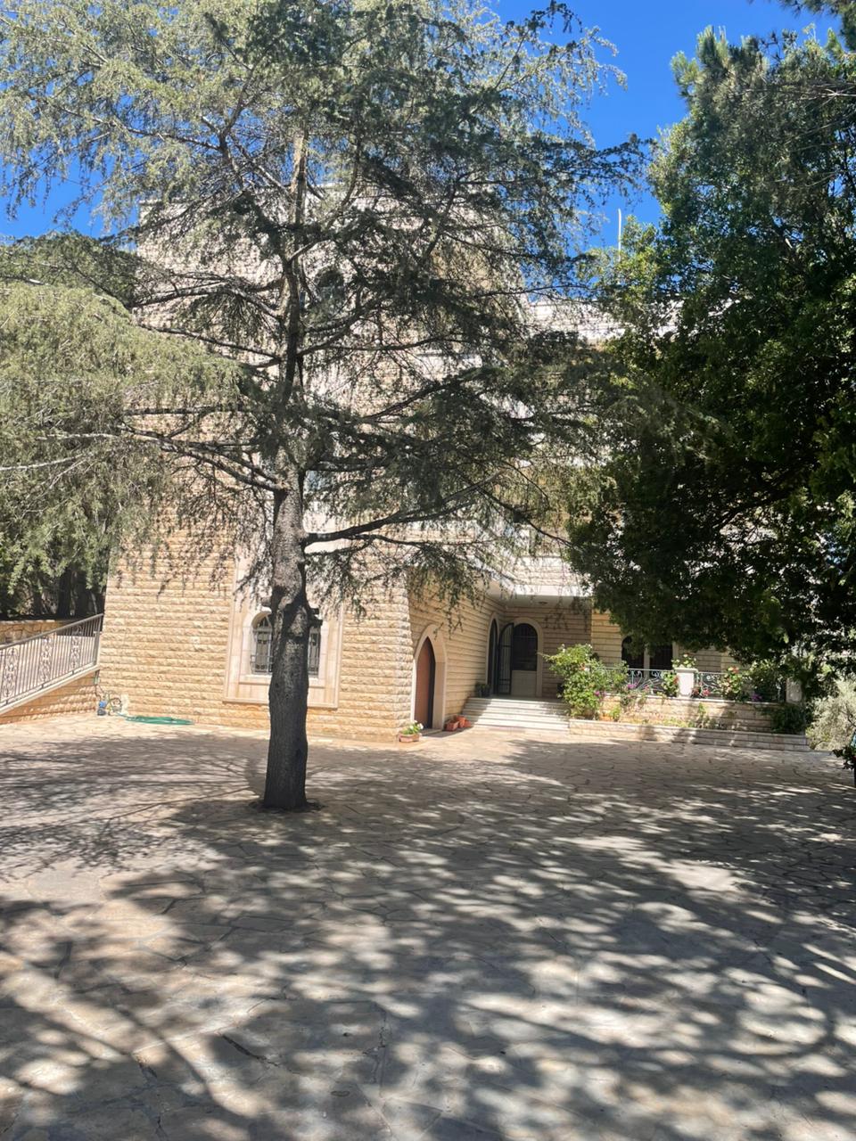 Floor One in a Guesthouse – Baakline, Chouf