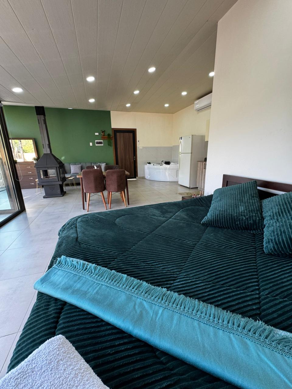 Emerald Chalet with Private Pool – Ghedras, Jbeil