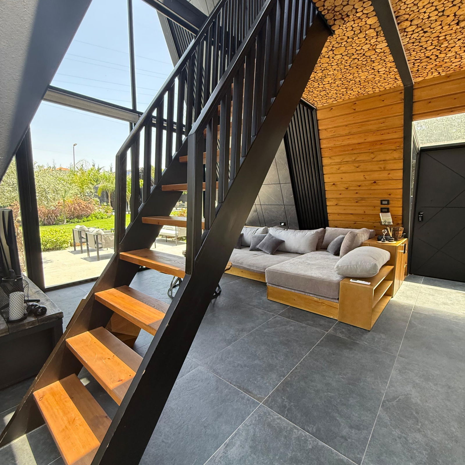 Luxurious Guesthouse with Pool – Bebliyeh, Saida
