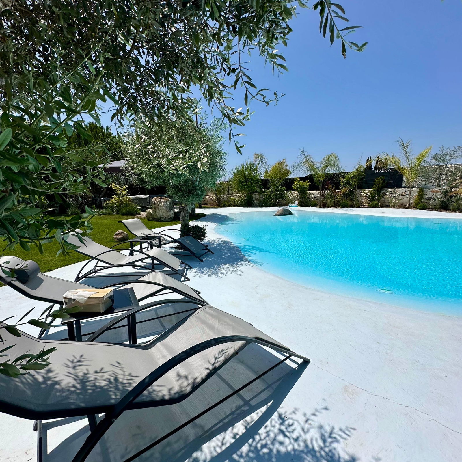 Luxurious Guesthouse with Pool – Bebliyeh, Saida