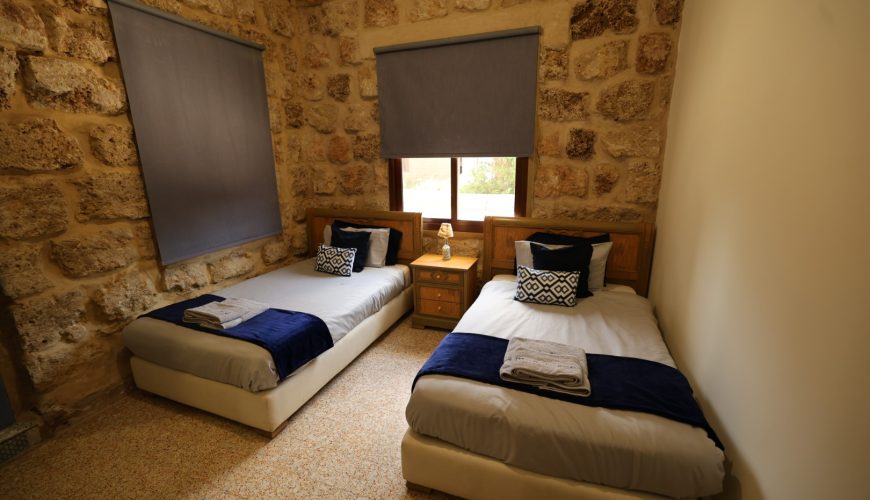 Twin Room in a Guesthouse – Anfeh