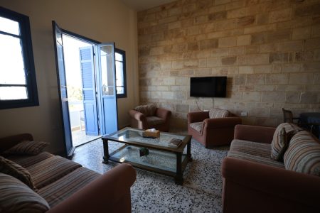 جناح مطل عالبحر ببيت ضيافة – أنفه