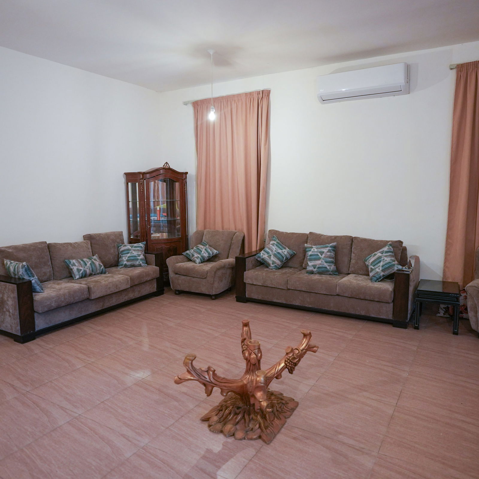 Luxurious Guesthouse with Private Pool – Bar Elias, Bqaa