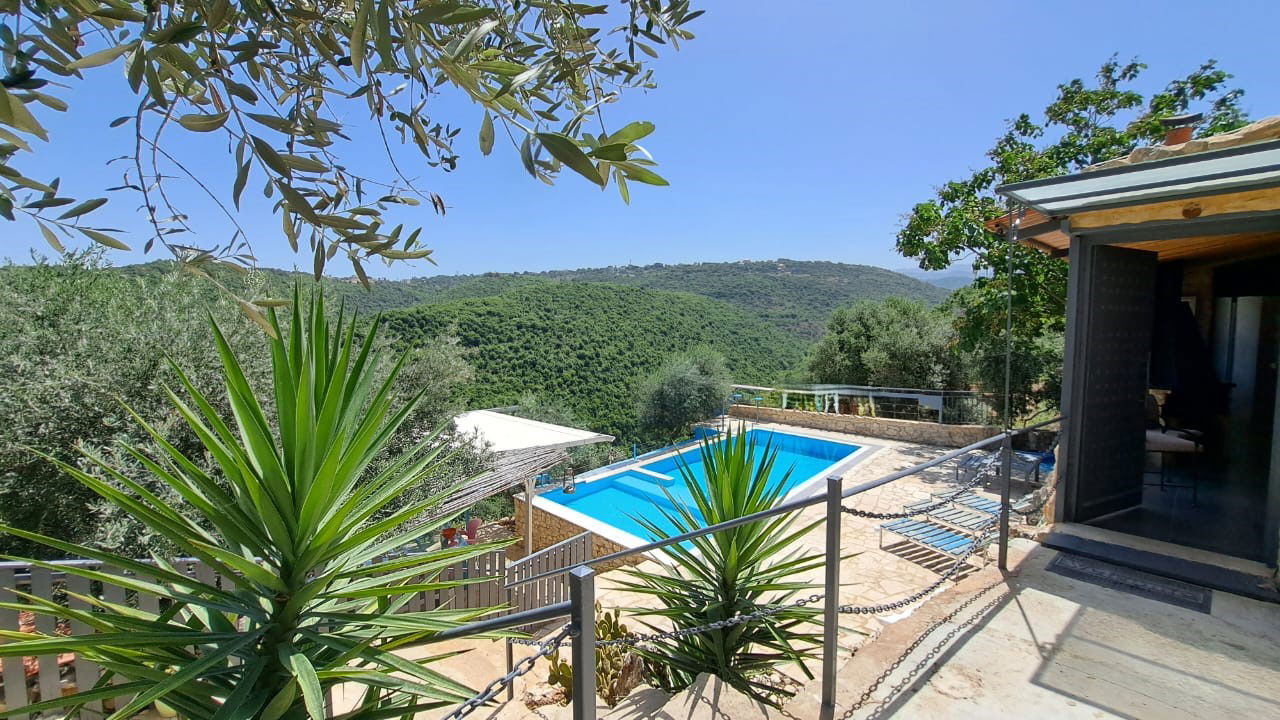 Chalet with Private Pool – Jrabta, Batroun