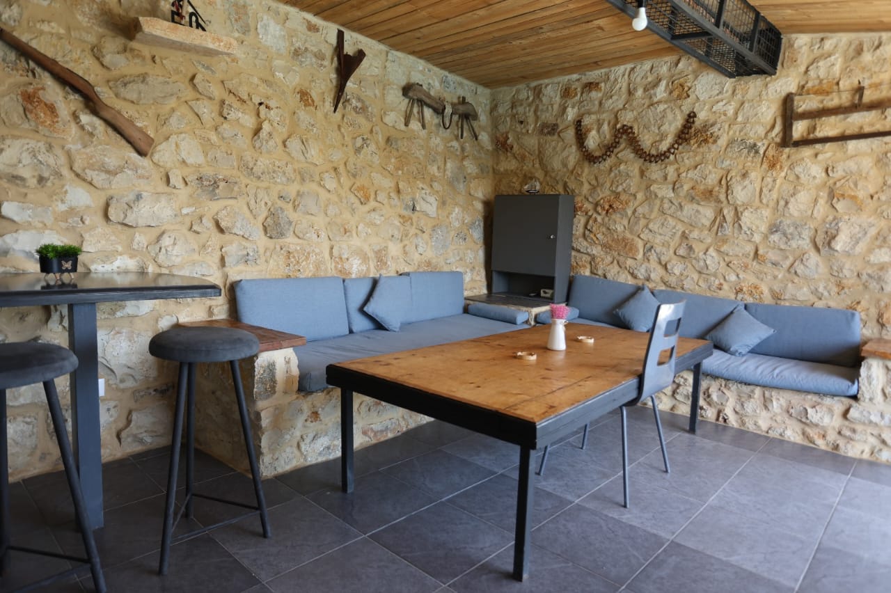 Chalet with Private Pool – Jrabta, Batroun
