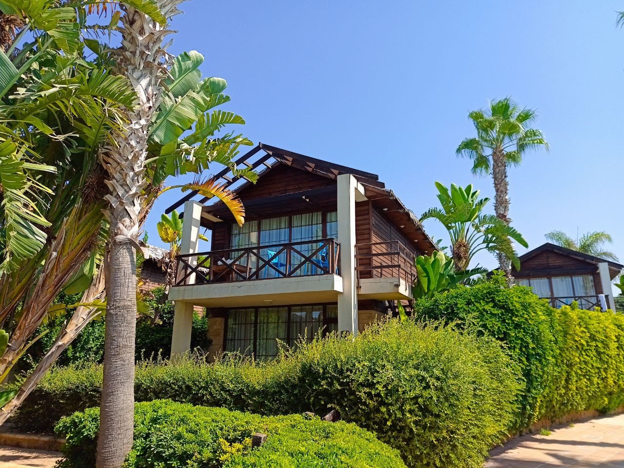Beach Resort – Sour