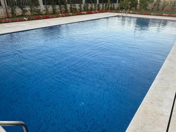 مسبح خاص للحجز النهاري – بترومين, كورة